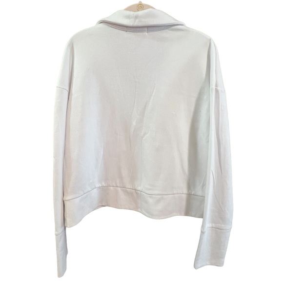 Banana Republic Factory White Top V-Neck Size Medium - Picture 2 of 3